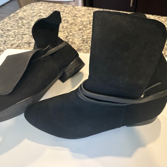 Lovely people Black Women's Ankle Boots. Size- 8,5 - Picture 2 of 2